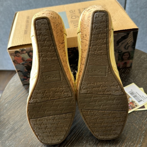 TOMS  peep toe wedges - Picture 4 of 7